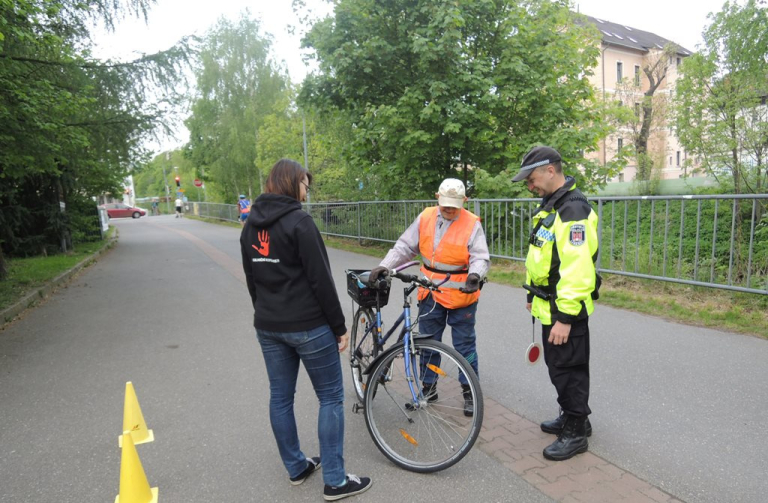 Projekt „Na kole jen s přilbou“ zavítá na libereckou cyklostezku 